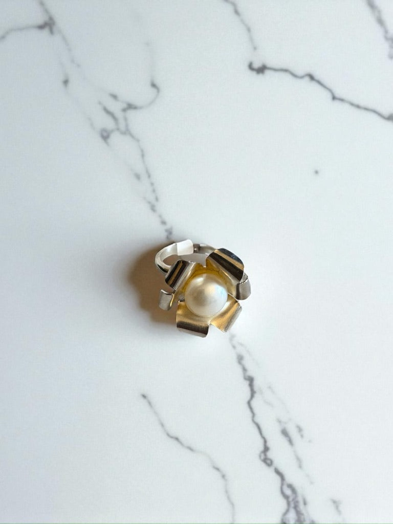 Brilliant Blossoms Pearl Silver Ring