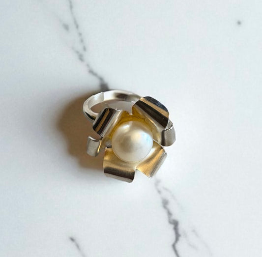 Brilliant Blossoms Pearl Silver Ring