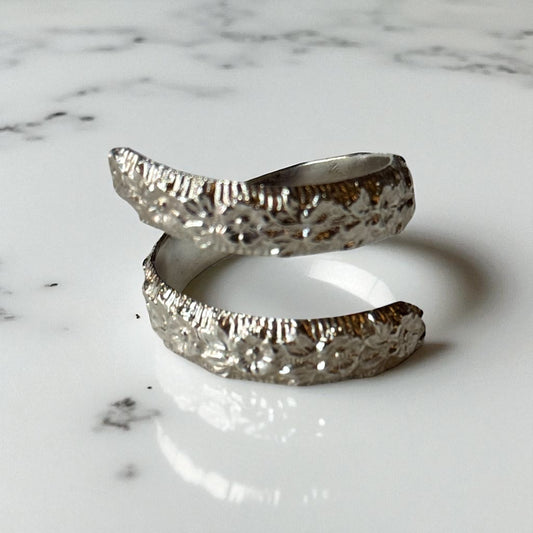 Adjustable Bypass Blossoms ring ￼