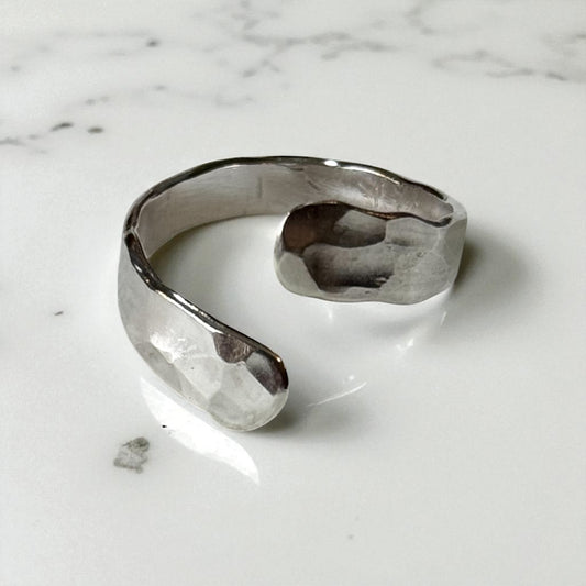 Adjustable bypass hammer, Sterling silver ring