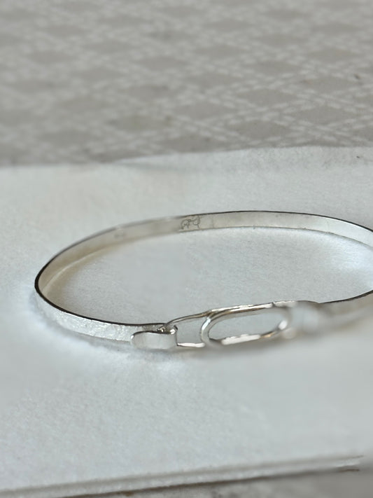 The Hammered Buckle Imprinted Bracelet