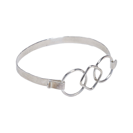 The Geometric Duality Bracelet